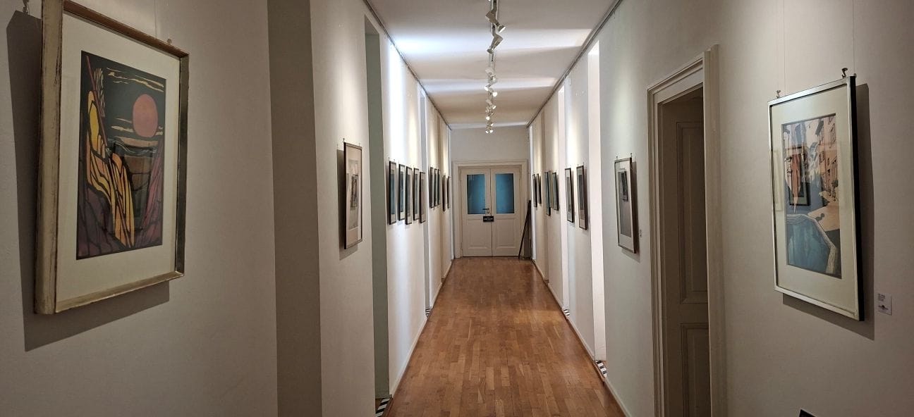 ArtWall Centrepoint The painter Alvaro de Taddeo